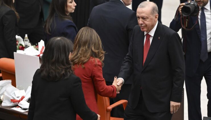 Erdoğan konuşmasını bitirdi, DEM Parti sıralarına yöneldi! Vekillerle tek tek tokalaştı