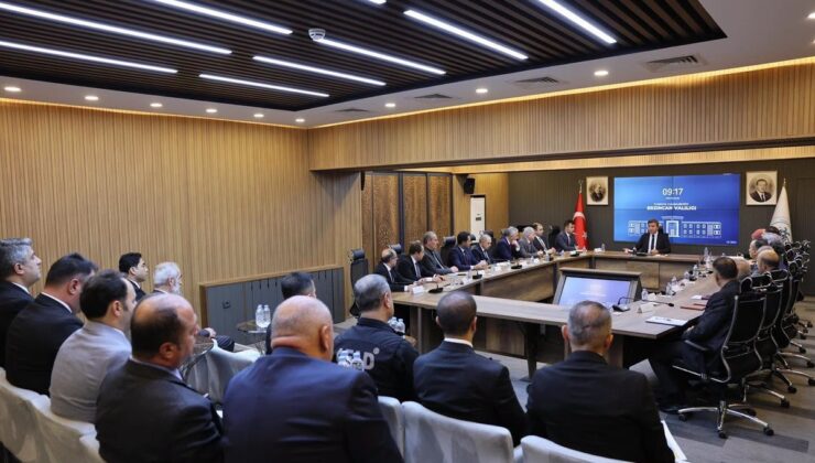 Erzincan Valisi Aydoğdu başkanlığında 35. Birim Amirleri Toplantısı gerçekleştirildi