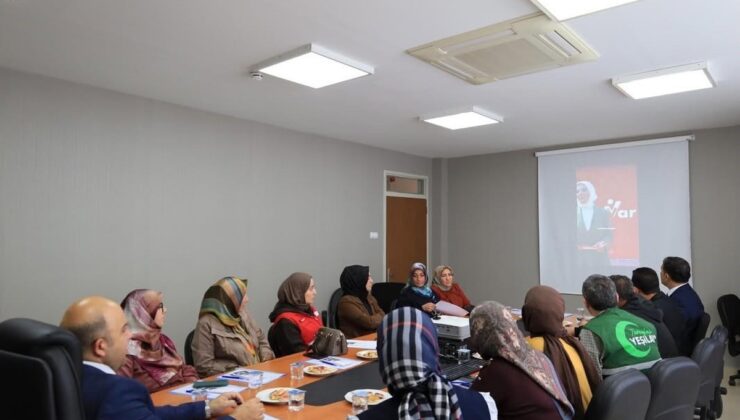 Erzincan’da İyilik Var Projesi esnaf ve muhtar temsilcilerine tanıtıldı
