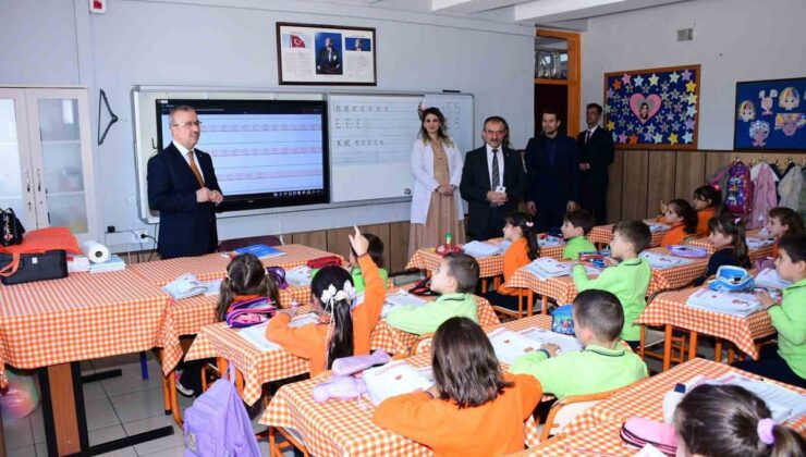 Eskişehir İl Milli Eğitim Müdürü Sinan Aydın, Cengiz Topel İlkokulunu ziyaret etti
