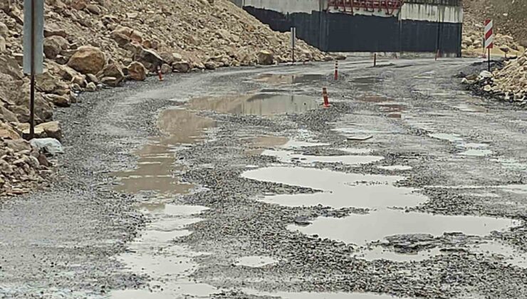 Eskişehir’de çukurlu Seyitgazi-Kırka yolu için onarım talep ediliyor