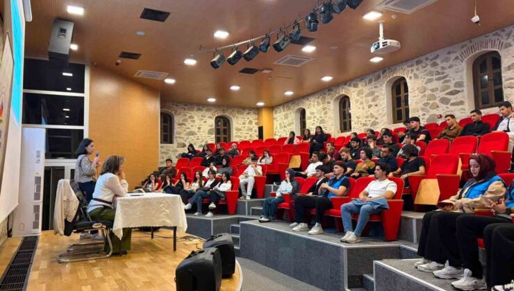 Eskişehir’de GSB yurdunda kalan öğrencilere Kur’an-ı Kerim kursu düzenleniyor.