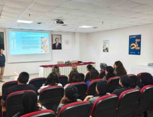 Eskişehir’de yurt personeline diyetisyenlerce beslenme hizmeti eğitimi verildi