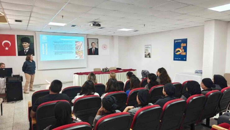 Eskişehir’de yurt personeline diyetisyenlerce beslenme hizmeti eğitimi verildi
