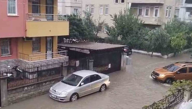 Fethiye’de sağanak su baskınına yol açtı, ev ve seralar sular altında kaldı