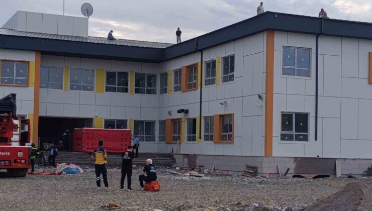 Gaziantep İslahiye’de 4 işçi, alacak iddiasıyla okul çatısında eylem başlattı