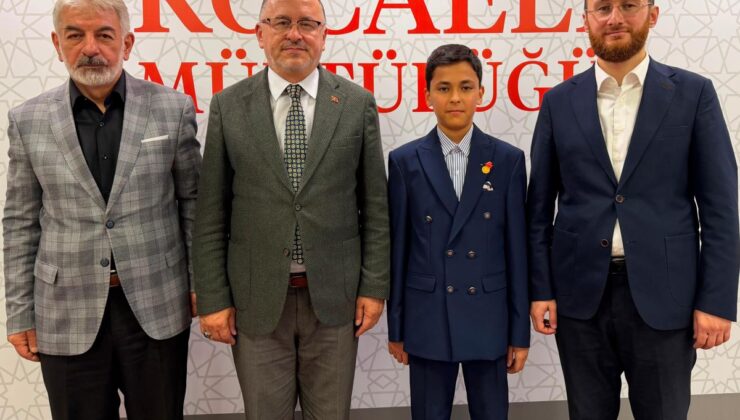 Gölcük’ten Türkiye birinciliği! 11 ayda hafız olan Abdullah Türkben yarışmayı kazandı