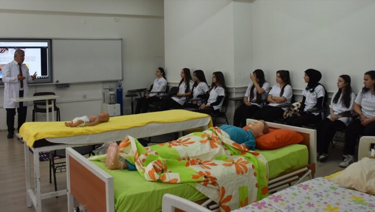 Gümüşhane’deki sağlık lisesi 260 öğrenciyi uygulamalı eğitimle mesleğe hazırlıyor