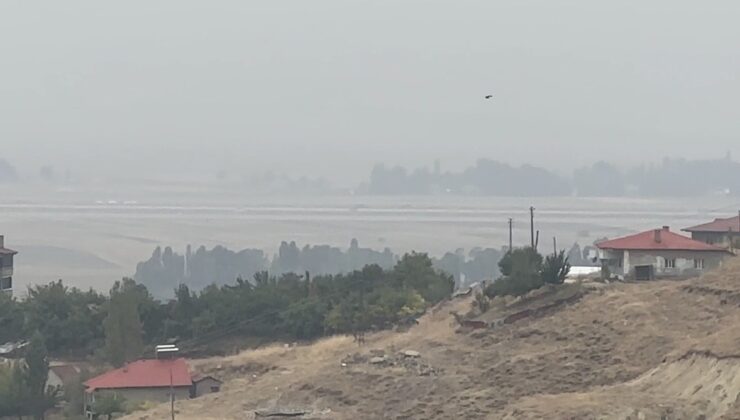 Hakkari Yüksekova’da etkili olan yoğun sis görüş mesafesini düşürdü