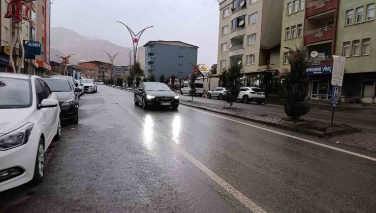 Hakkari’de sağanak ve sis sürüyor, Hakkari-Van, Hakkari-Çukurca yollarında kaya riski var
