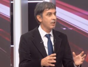 Halk TV gazetecisi Bahadır Özgür gizlilik ihlali gerekçesiyle gözaltına alındı