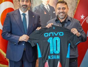 Hamza Yerlikaya Trabzonspor’u ziyaret etti, kendisine formalar hediye edildi