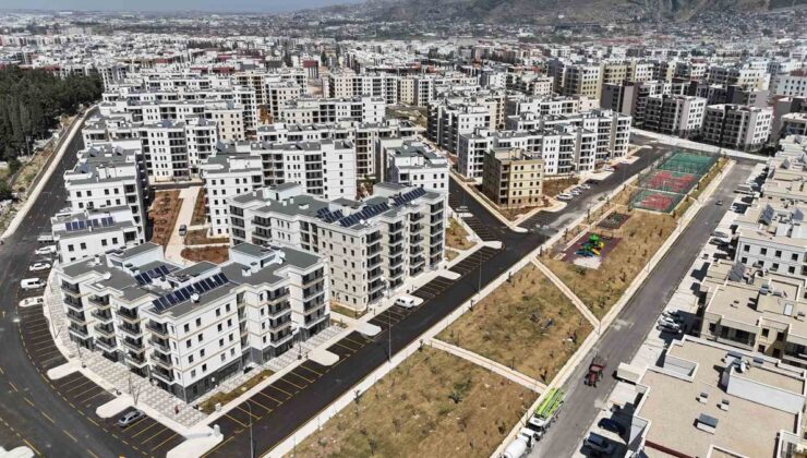 Hatay Antakya Emek Mahallesi’nde depremzedeler yeni konutlarına taşındı