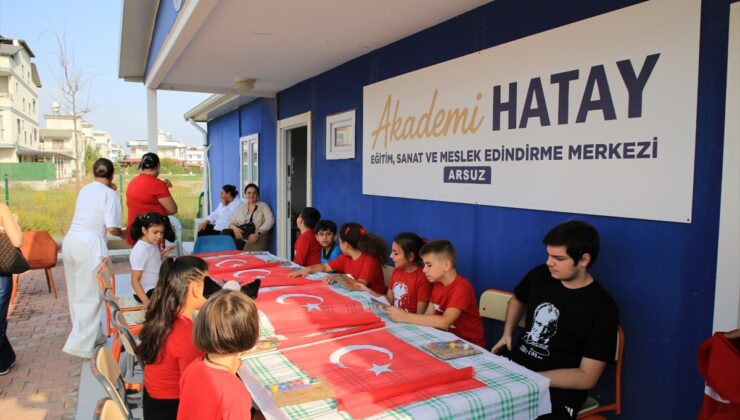 Hatay Büyükşehir Belediyesi 29 Ekim’de çocuklara boyama ve kömbe etkinliği düzenledi