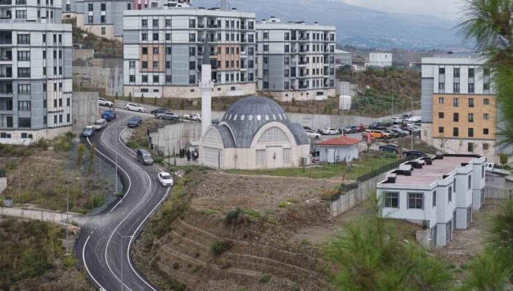 Hatay’da asrın felaketinden bu yana 136’ncı cami Defne’de ibadete açıldı