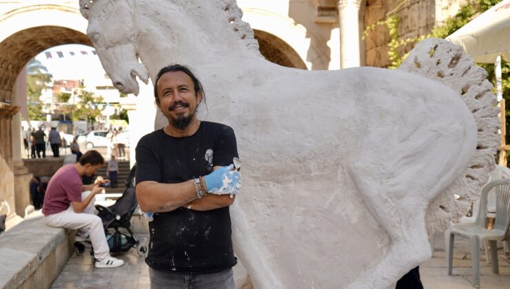 Heykeltıraş Cem Güney Çevikbaş, 8-9 metrelik Likya Atı için çalışma başlattı