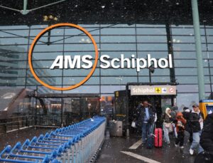 Hollanda’da Boelo Fırtınası Schiphol’de 192 uçuşu iptal etti, 528 uçuşta rötar oldu