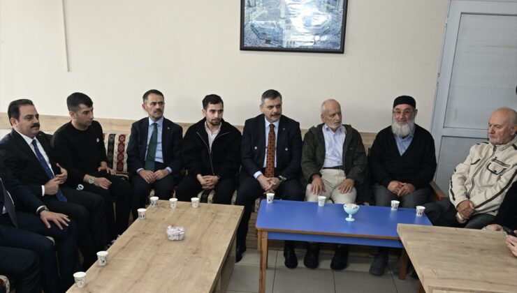 İçişleri Bakanı Çiftçi, Başiskele’de cuma namazı sonrası talepleri dinledi