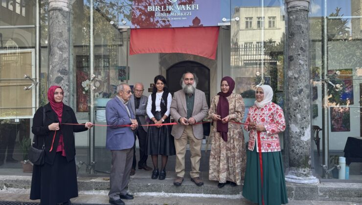 İlhami Atalay’ın öğrencilerinin “Dört Renk Dört Ahenk” sergisi Çemberlitaş’ta açıldı