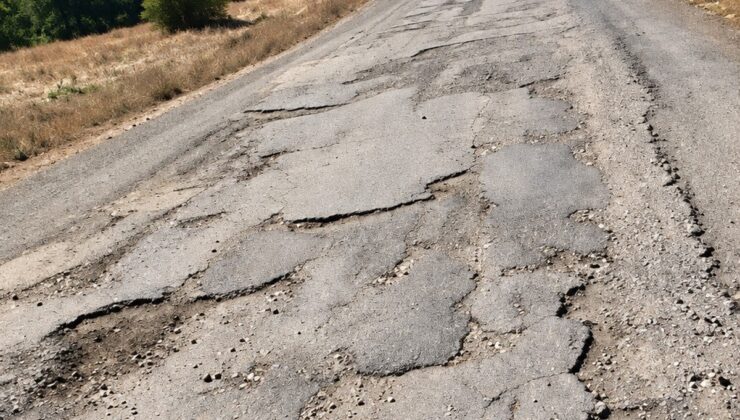 İnhisar Hisarcık’ta köy yolu 2 yıldır onarılmıyor, köylüler tepkili