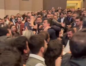İstanbul Barosu seçiminde yumruklu kavga! Açılan bayrak ve atılan sloganla ortalık karıştı