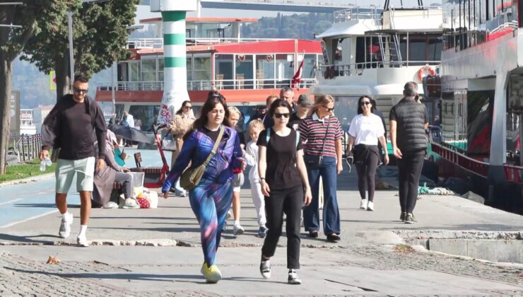 İstanbul’da sıcaklık 27 dereceye çıkınca Aşiyan Sahili’nde denize girenler oldu