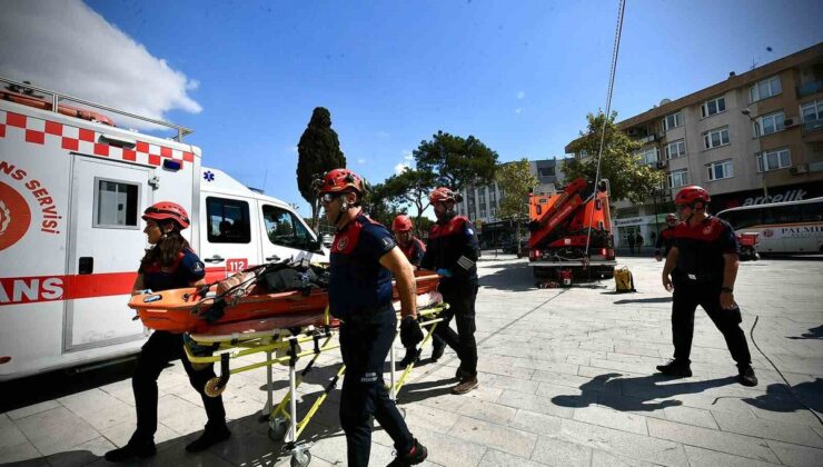 İZSU Buca binasındaki tatbikatta mahsur personel İZSUKUT ile kurtarıldı