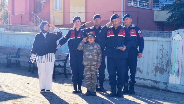 Jandarma, 9 yaşındaki Alparslan’ın devriye ve dron hayalini gerçekleştirdi