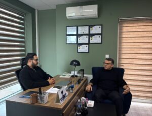 Jandarma emeklisi Tunç, felsefeyi birincilikle bitirip psikolog oğluyla çalışıyor