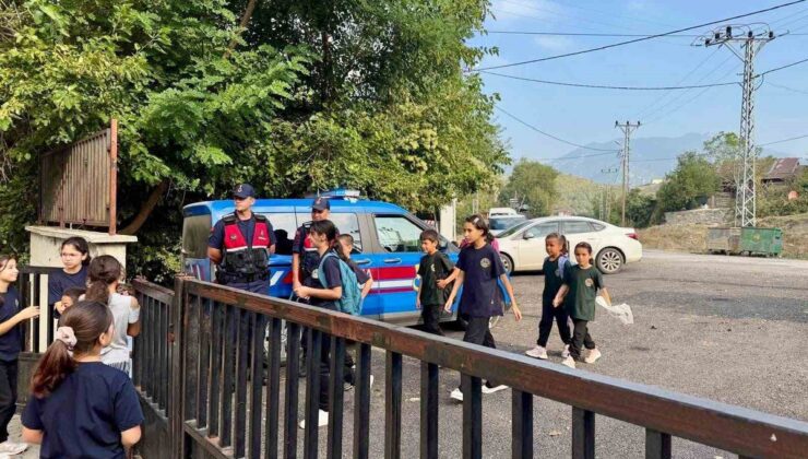 Kahramanmaraş İl Jandarma Komutanlığı okul çevrelerinde güvenlik denetimi yaptı