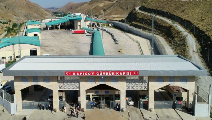 Kapıköy Gümrük Kapısı’ndan Türk TIR’ları İran’a karşılıklı geçişe başladı