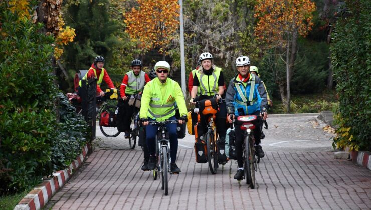 Karbon emisyonuna dikkat çeken COP31 Bike Ride ekibi Bilecik’e ulaştı