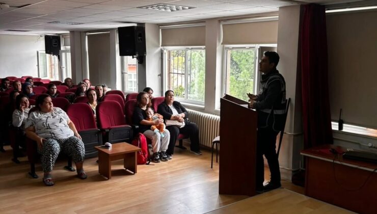 Karpuzlu’da polis, velileri ve okul personelini güvenlik konusunda bilgilendirdi