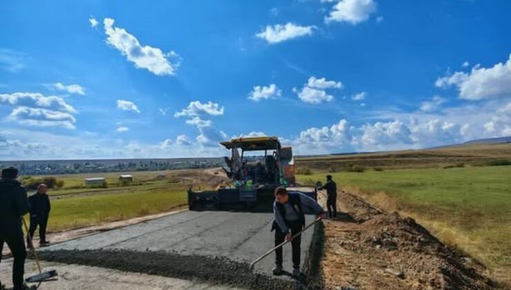 Kars Susuz’da Kırçiçeği köyüne 1,5 km SSB beton yol yapılıyor