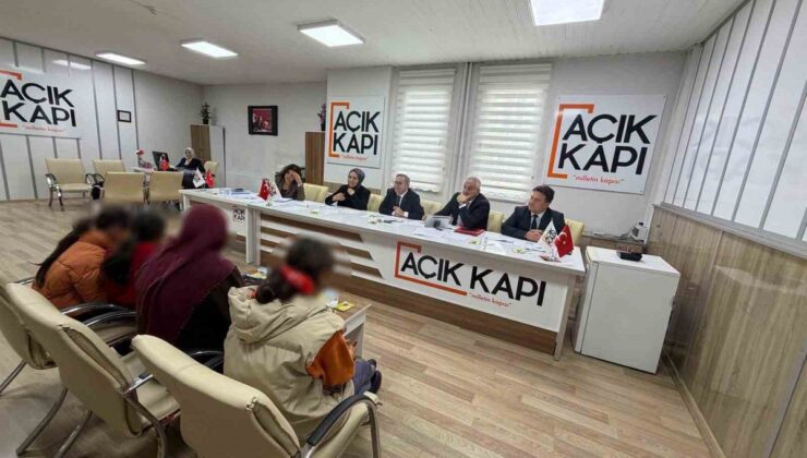 Kars Valisi Ziya Polat, Halk Günü’nde vatandaşları dinledi ve kurumlara talimat verdi