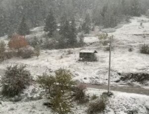 Kastamonu İhsangazi’de yüksek rakımlı köyler kar yağışıyla beyaza büründü