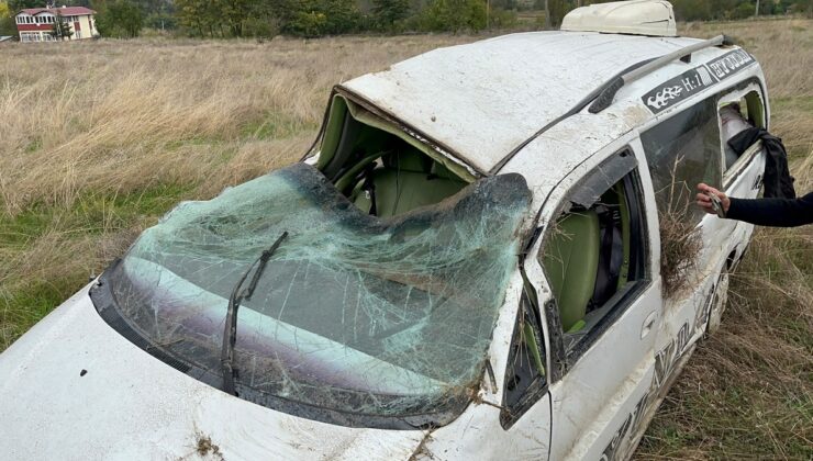 Kastamonu Tosya’da şarampole devrilen minibüste 2 kişi yaralandı