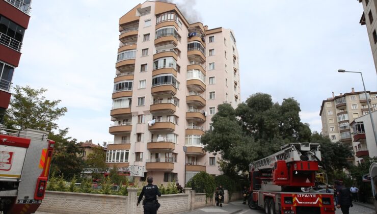 Kayseri Melikgazi’de tadilat yapılan 9 katlı apartmanın çatısındaki yangın söndürüldü