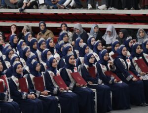 Kayseri’de hafızlık eğitimini tamamlayan 738 öğrenciye belgeleri törenle verildi