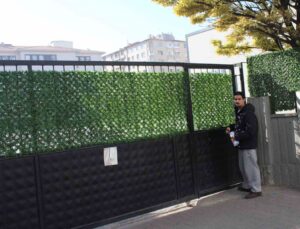 Kayseri’de KPSS sınavına dakikalarla geç kalan aday kapı açılmayınca giremedi