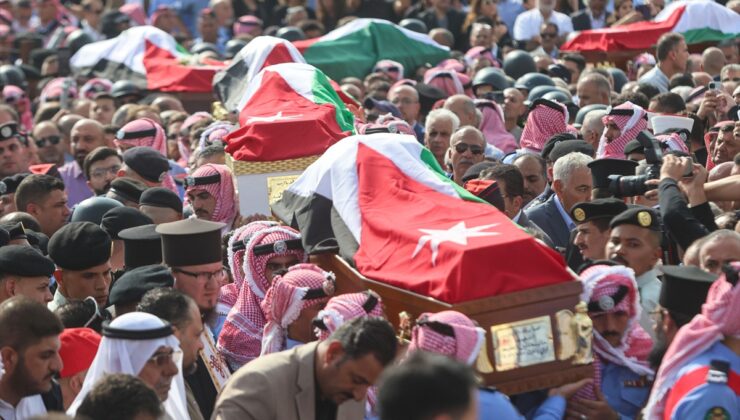 Kerek’te kilise saldırısında ölen 9 kişi binlerce kişinin katıldığı törenle defnedildi