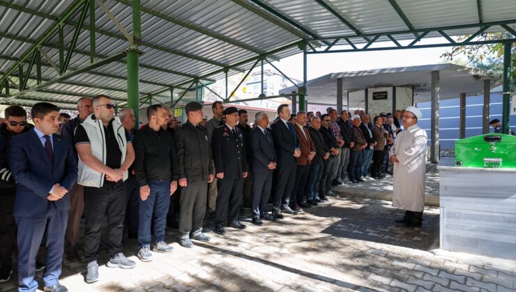 Kıbrıs gazisi Ahmet Binici, Niğde’de cenaze namazının ardından toprağa verildi