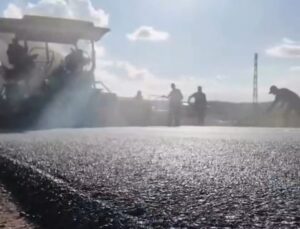 Kilis’te asfalt çalışmaları kapsamında Vali Kalaylı, Mehmetali köyünde inceleme yaptı