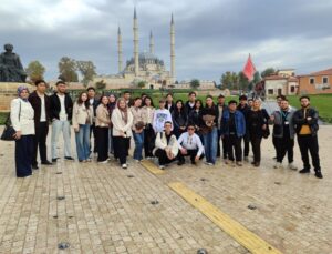 Kırklareli Üniversitesindeki uluslararası öğrenciler Edirne’de tarihi yerleri gezdi