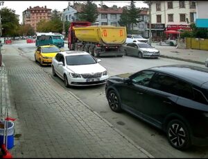 Konya’da yolcu minibüsü ile hafriyat kamyonu çarpıştı! Şoför ve 9 yolcu yaralandı