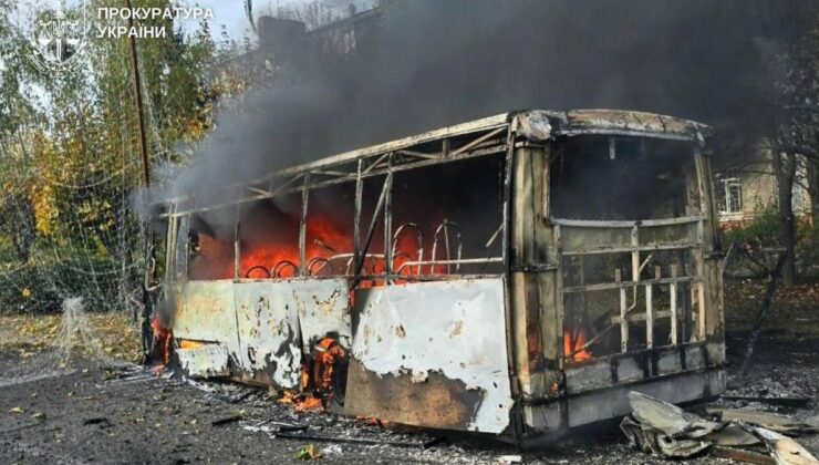 Kramatorsk’ta iki sivil otobüse planör bombalı saldırıda en az 30 kişi öldü