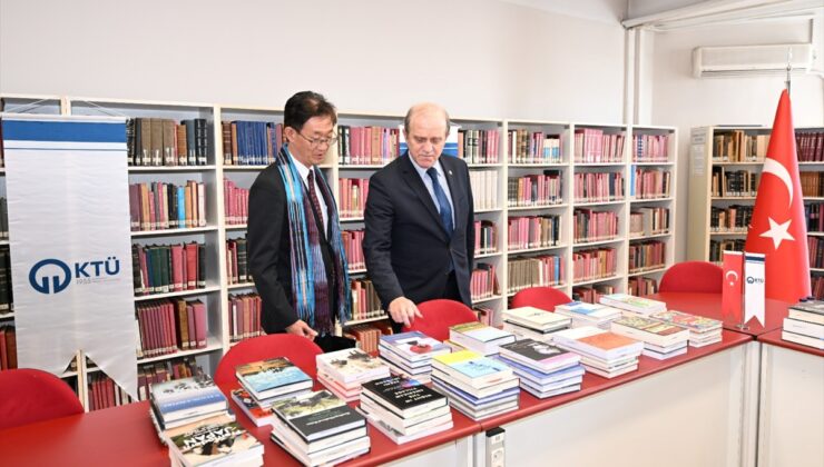 KTÜ Faik Ahmet Barutçu Kütüphanesi’ne Japonya’dan 175 kitap teslim edildi
