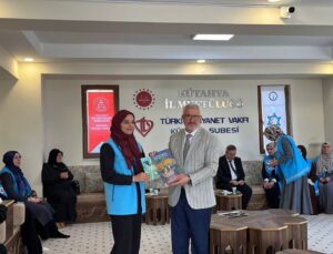 Kütahya İl Müftüsü İzmirli, üniversiteli gençlerle düzenlenen buluşmada sohbet etti.