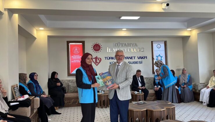 Kütahya İl Müftüsü İzmirli, üniversiteli gençlerle düzenlenen buluşmada sohbet etti.