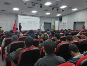 Kütahya’da öğrencilere gönüllülüğü yaygınlaştıracak ‘İyilik Var’ platformu tanıtıldı